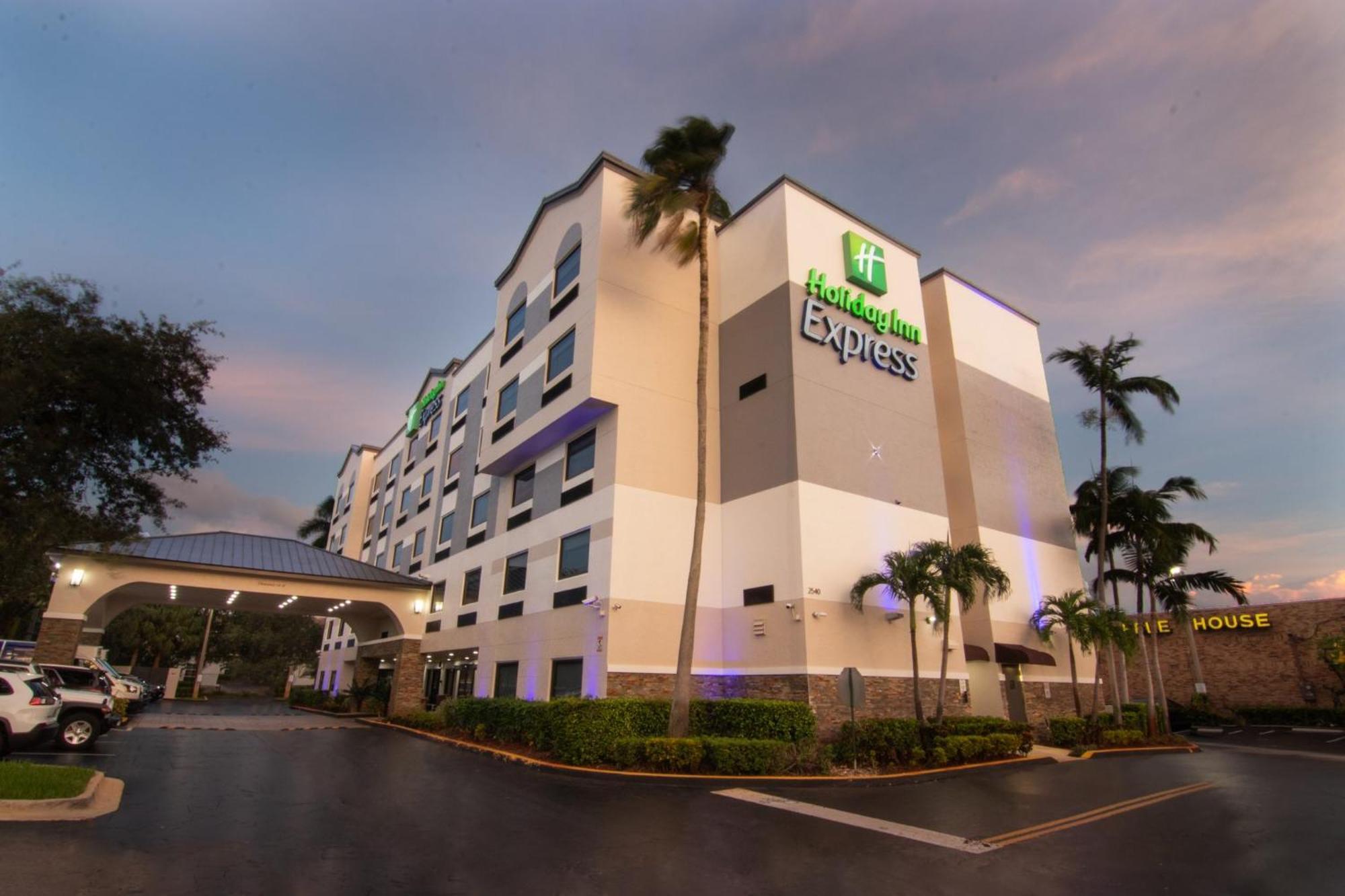 Holiday Inn Express And Suites Fort Lauderdale Airport West By Ihg Davie Exterior photo