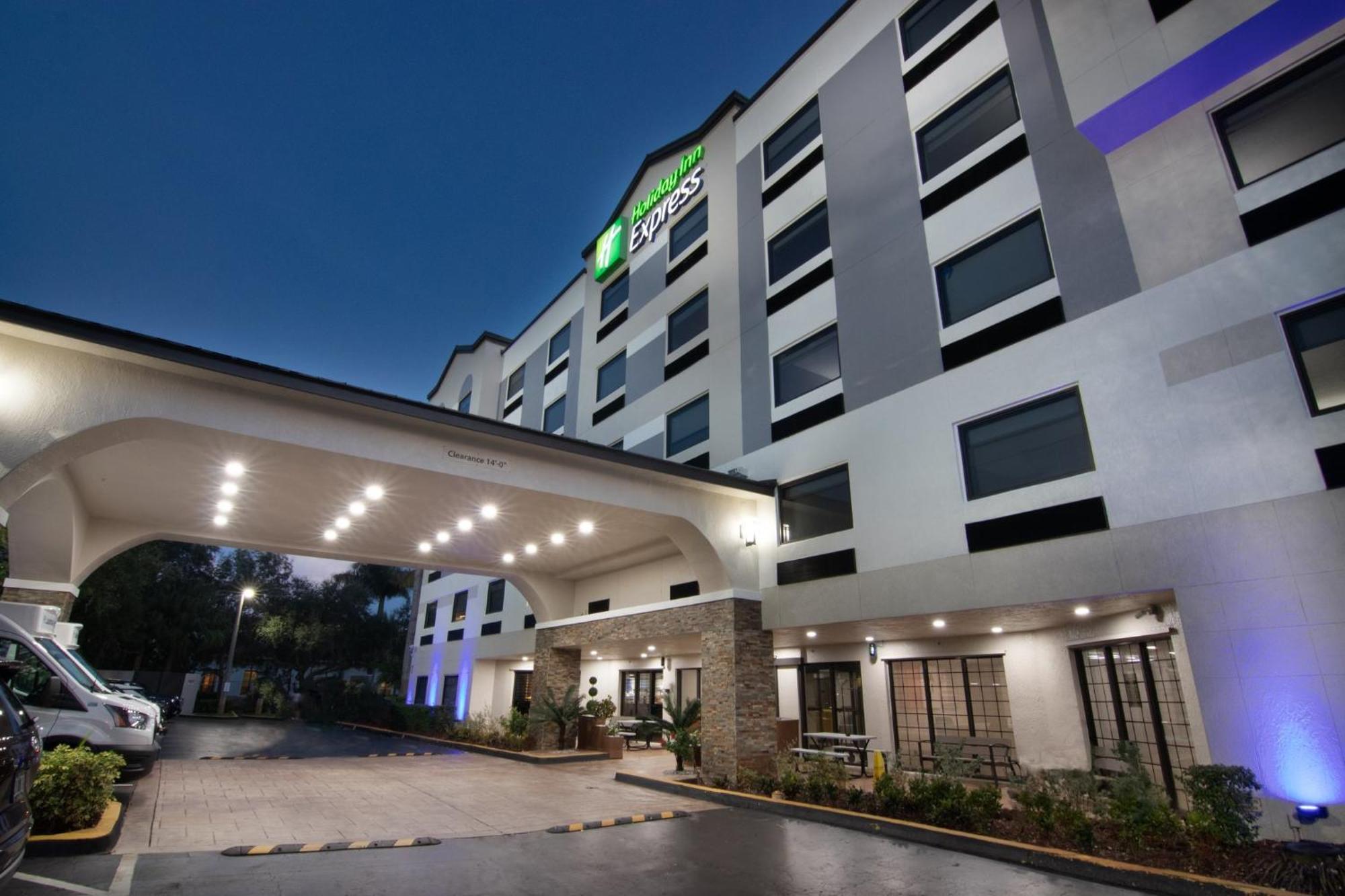 Holiday Inn Express And Suites Fort Lauderdale Airport West By Ihg Davie Exterior photo