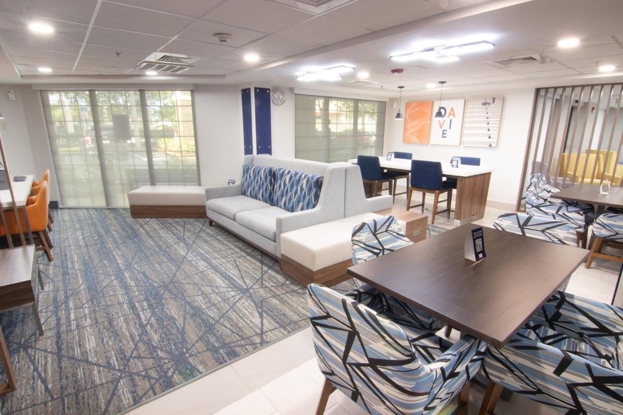 Holiday Inn Express And Suites Fort Lauderdale Airport West By Ihg Davie Exterior photo