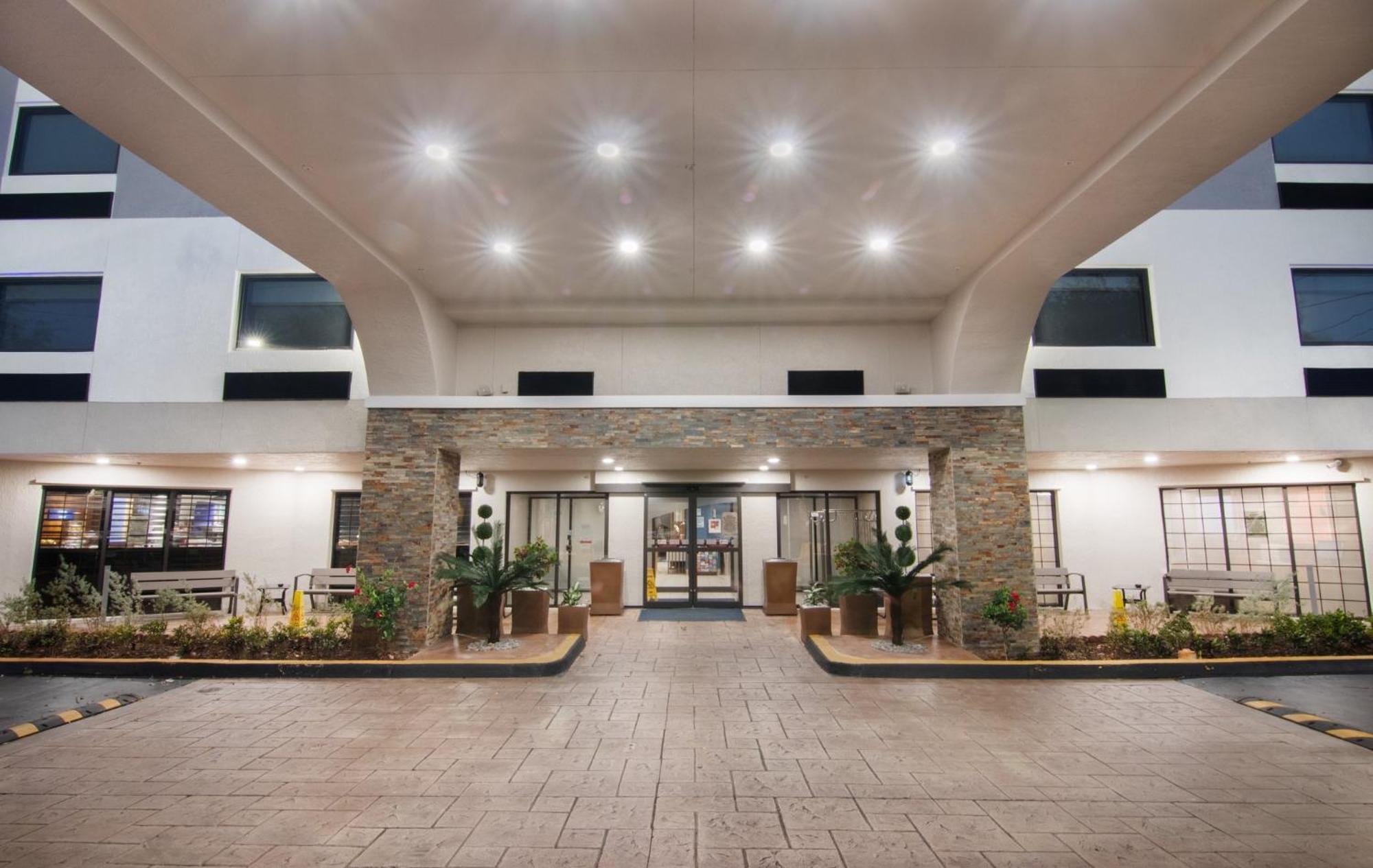 Holiday Inn Express And Suites Fort Lauderdale Airport West By Ihg Davie Exterior photo