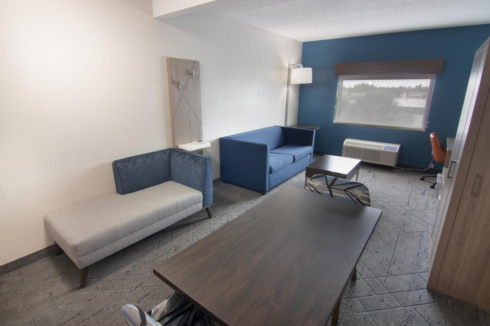 Holiday Inn Express And Suites Fort Lauderdale Airport West By Ihg Davie Exterior photo