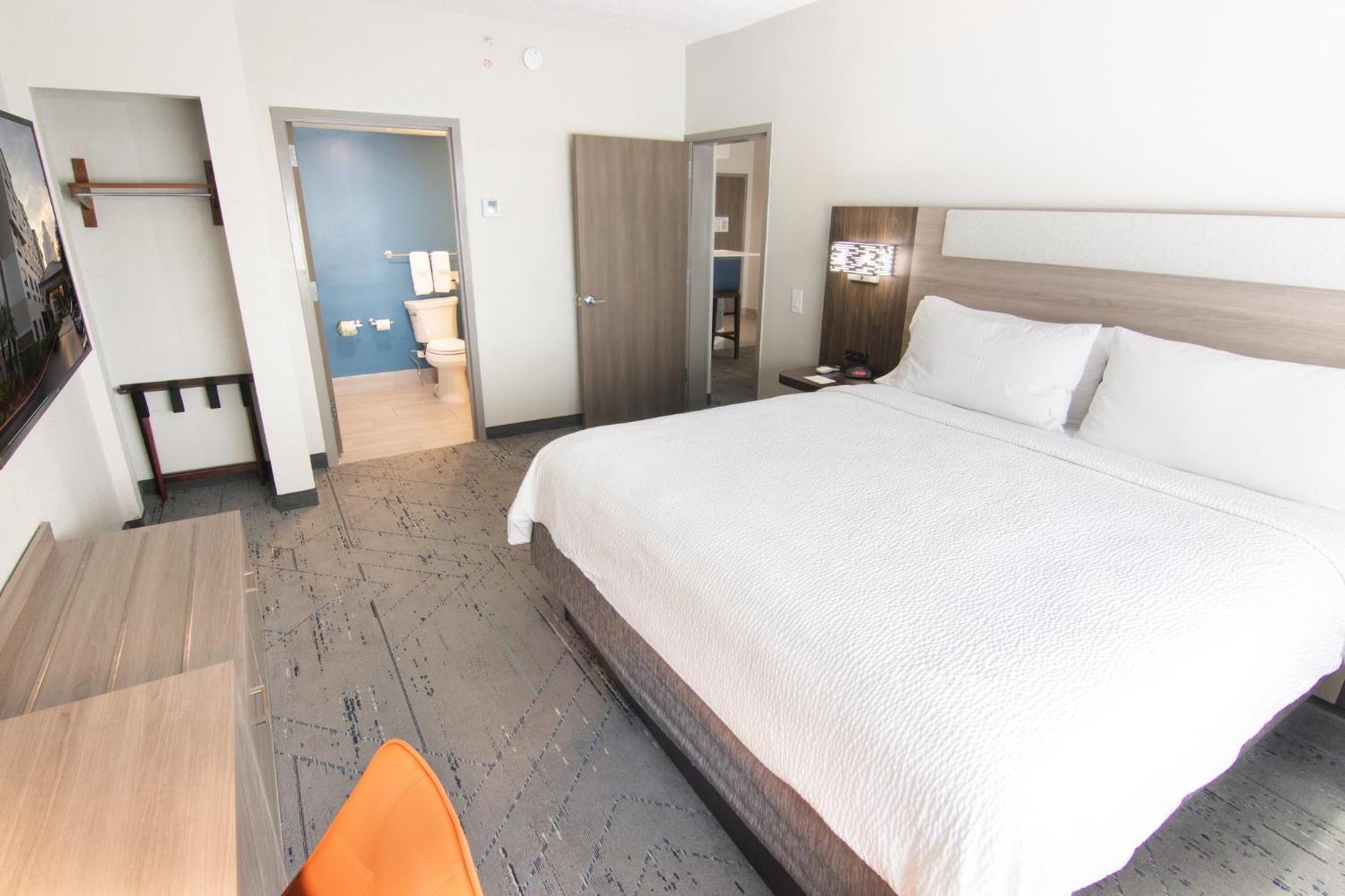 Holiday Inn Express And Suites Fort Lauderdale Airport West By Ihg Davie Exterior photo